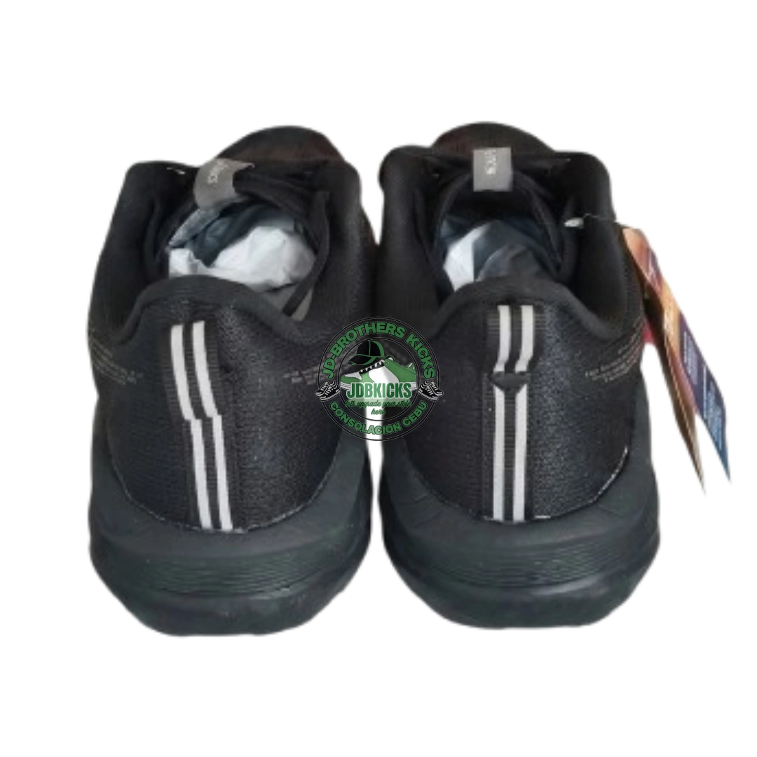 Asics Novablast 5 triple Black - Back